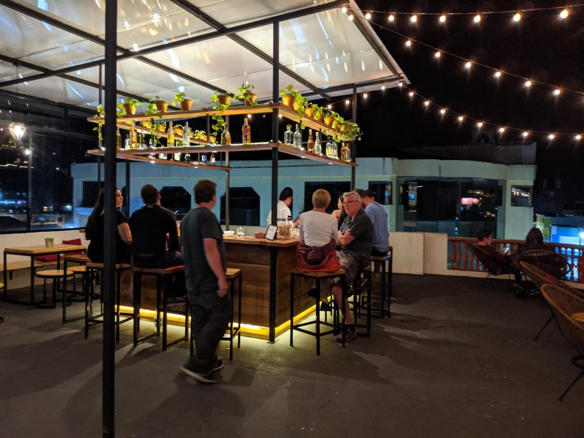 Erupcion Art Hotel & Hostel 바뇨스 외부 사진