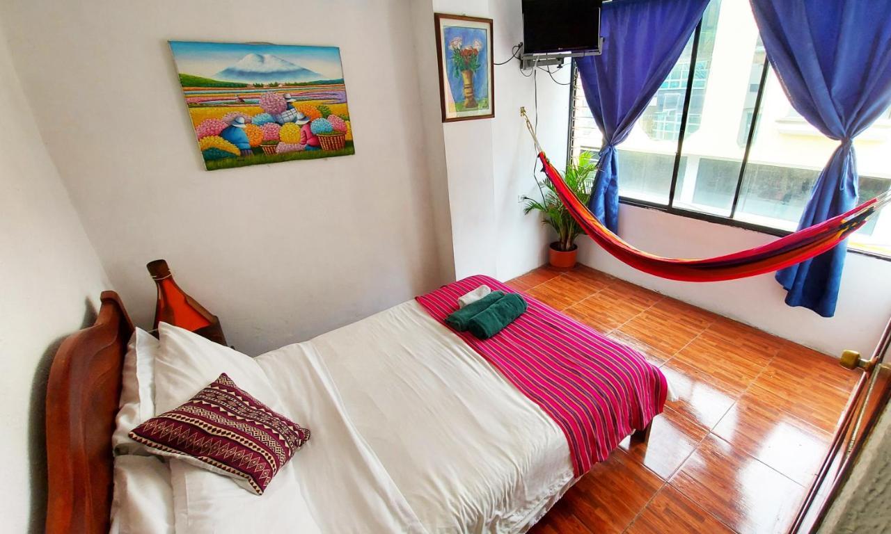 Erupcion Art Hotel & Hostel 바뇨스 외부 사진