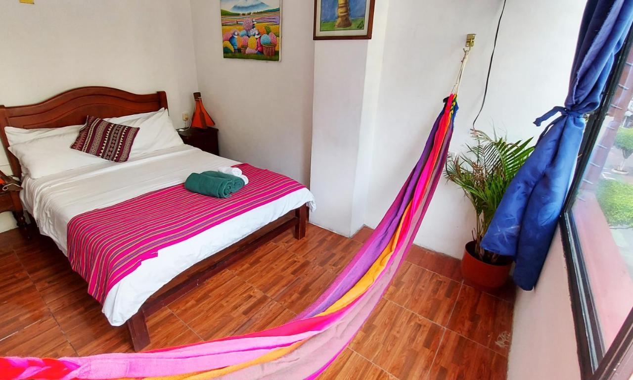 Erupcion Art Hotel & Hostel 바뇨스 외부 사진