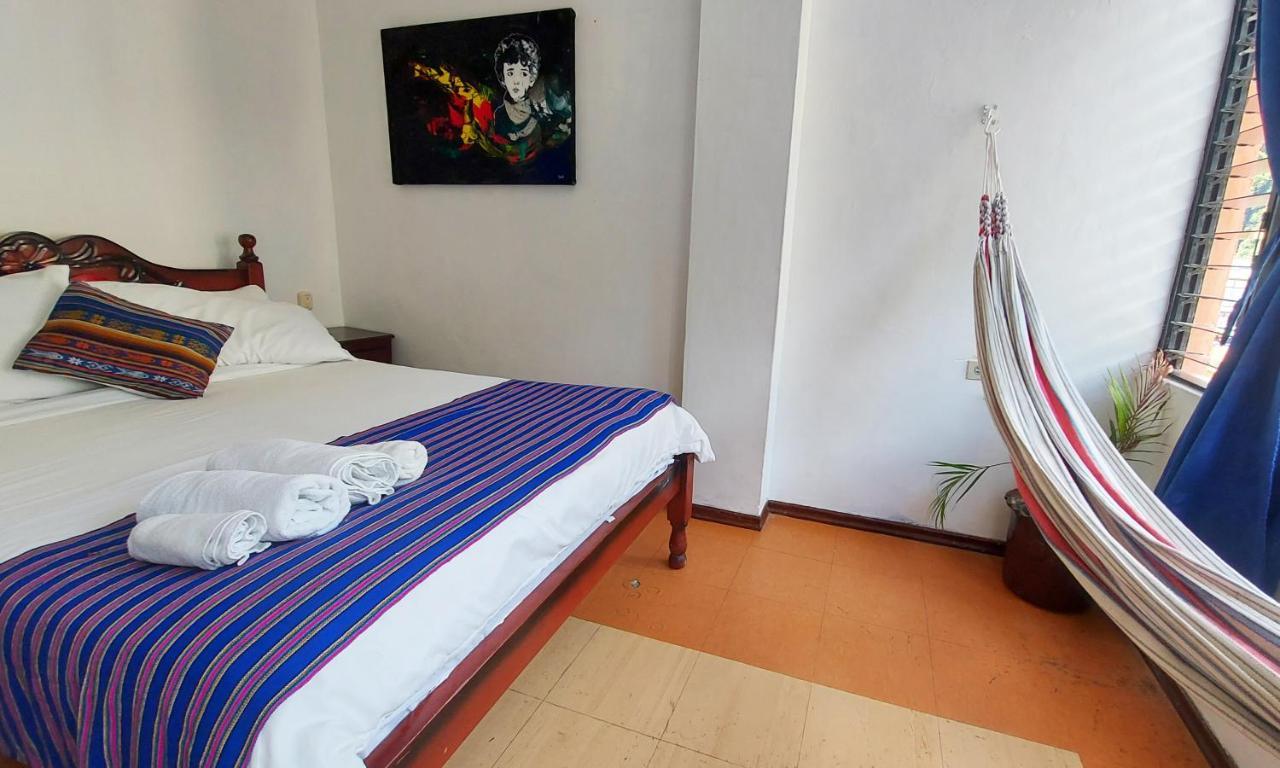 Erupcion Art Hotel & Hostel 바뇨스 외부 사진