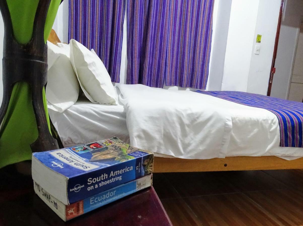 Erupcion Art Hotel & Hostel 바뇨스 외부 사진