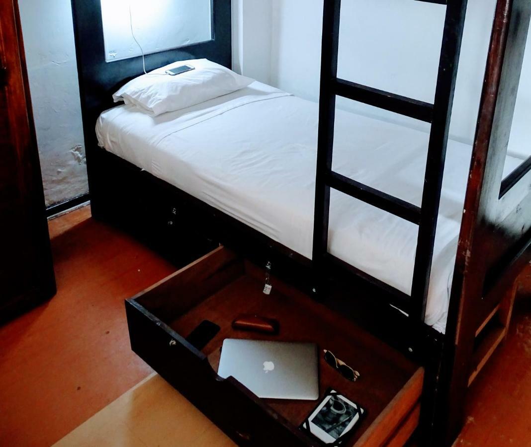 Erupcion Art Hotel & Hostel 바뇨스 외부 사진
