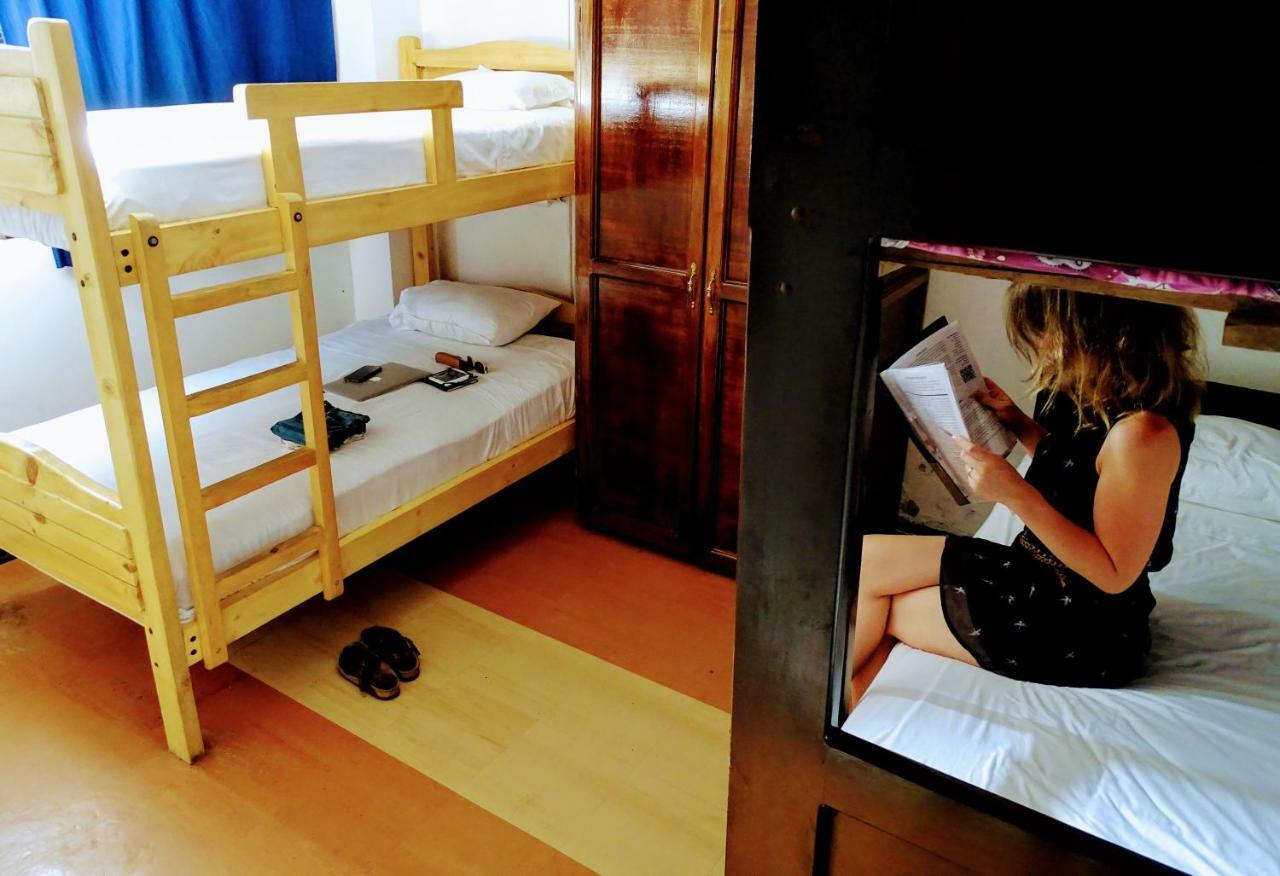 Erupcion Art Hotel & Hostel 바뇨스 외부 사진
