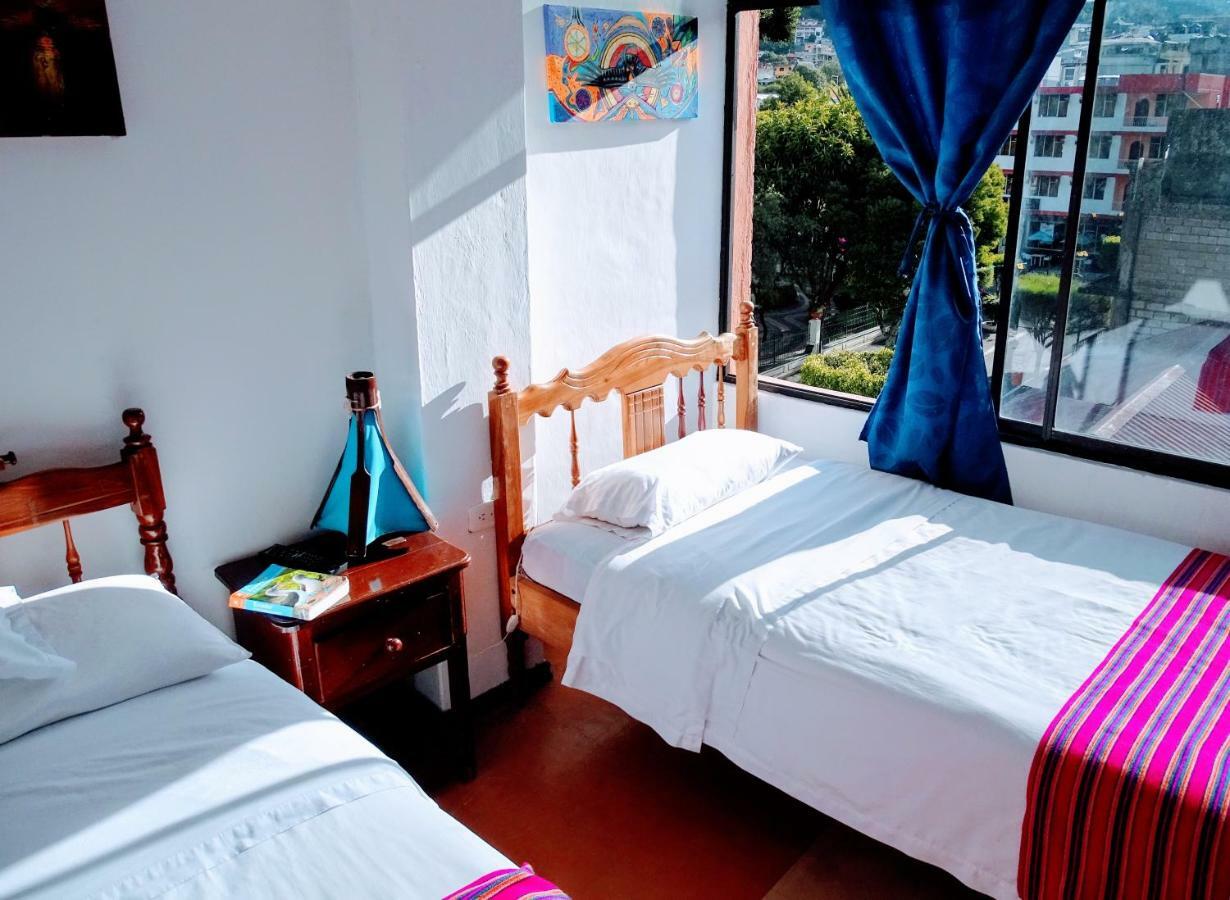 Erupcion Art Hotel & Hostel 바뇨스 외부 사진
