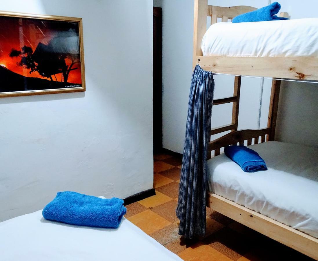 Erupcion Art Hotel & Hostel 바뇨스 외부 사진