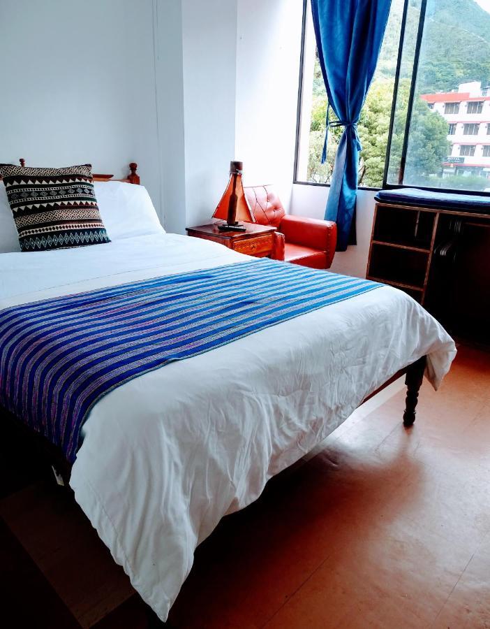 Erupcion Art Hotel & Hostel 바뇨스 외부 사진