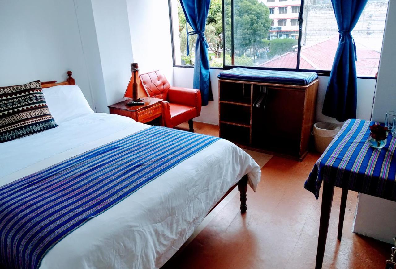 Erupcion Art Hotel & Hostel 바뇨스 외부 사진